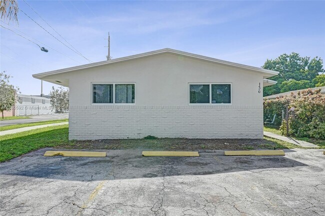 Building Photo - 136 NW 6th Ave