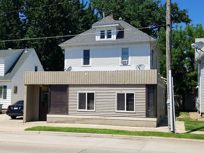 Building Photo - 1002 Burr