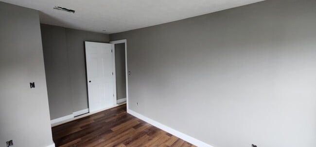 Building Photo - 429-431 Bolander