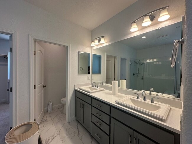 Building Photo - Spacious 4-Bedroom, 3-Bath Home in Southea...