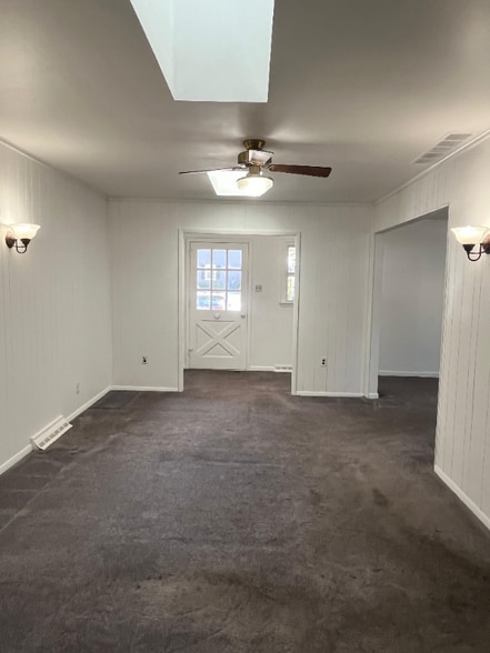 Building Photo - 617 Stratford Ave