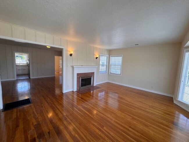 Building Photo - 21 Orange Dr