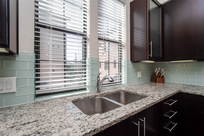 Building Photo - 2110 Shearn St