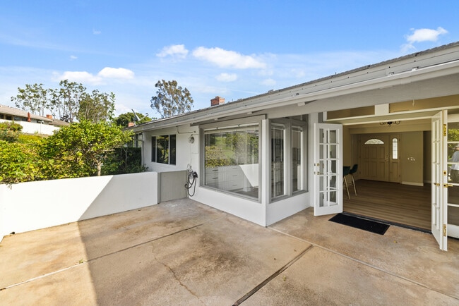 Building Photo - 1954 Vista Caudal