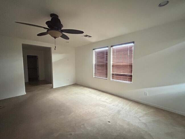 Building Photo - 5537 W Desert Hollow Dr