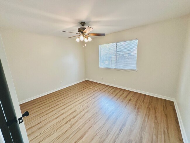 Building Photo - MOVE IN SPECIAL!!! - Updated 3-Bed Home wi...