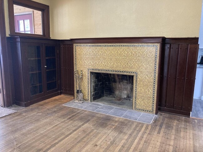 Building Photo - 339 State St