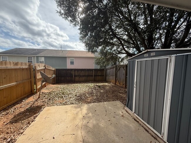 Building Photo - Available NOW- 113 Commons-Move in Special 1/2 off the first month rent with 12-month Lease