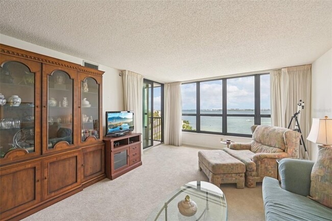 Building Photo - 11 Sunset Dr