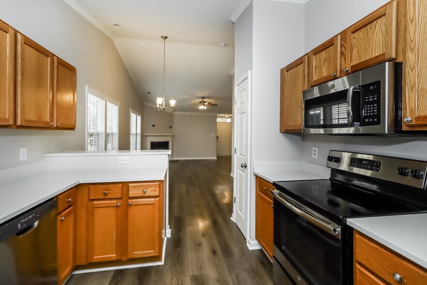 Building Photo - 633 Tribune Dr