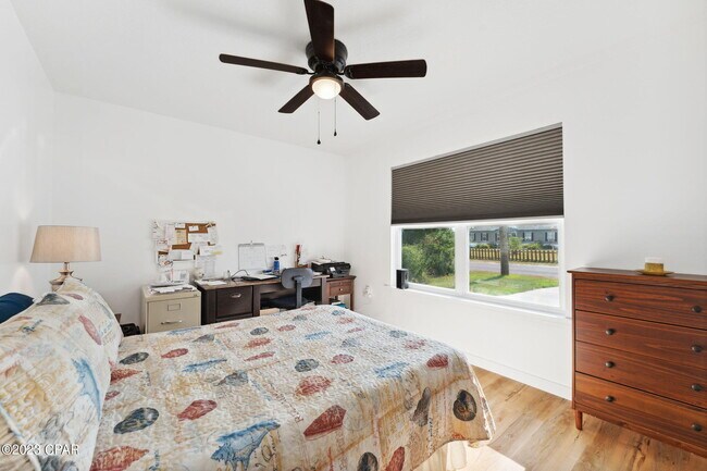 Building Photo - 526 Camellia Ave