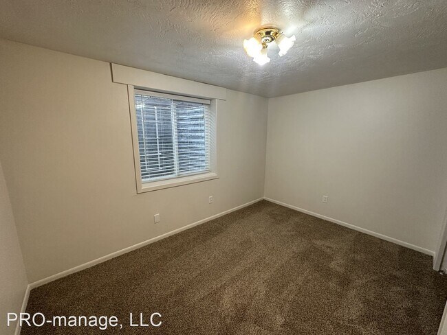 Building Photo - 5 br, 2 bath House - 1025 Homer Ave.