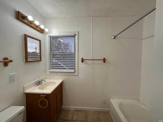 Building Photo - 909 Lincoln Ave