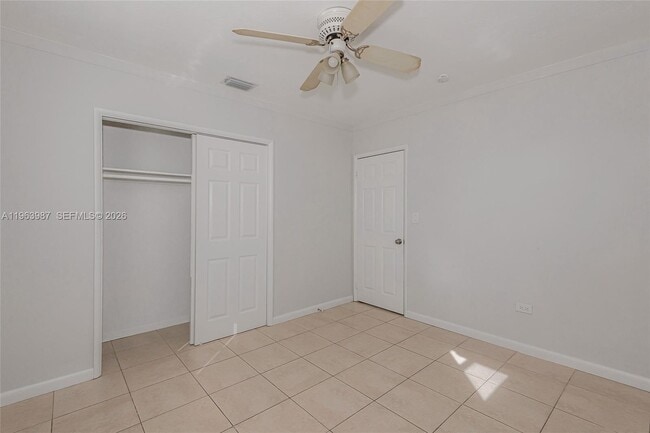 Building Photo - 621 N 70th Way