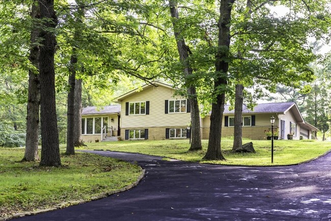 Building Photo - 2240 Gale Rd