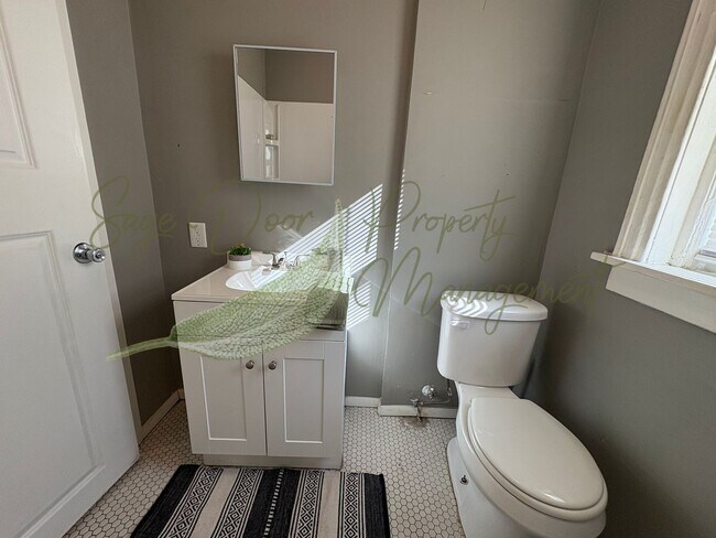 Building Photo - ORIGINAL HARDWOOD FLOORS! 1/2 MONTH OF FRE...