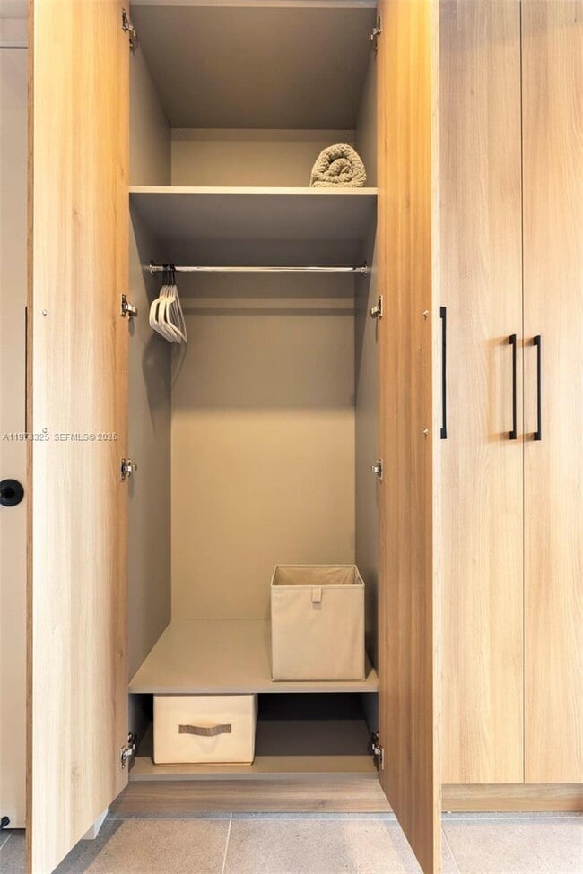 Building Photo - 121 NE 5th St