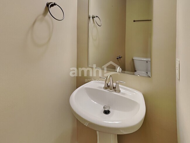 Building Photo - 402 Rolling Acre Dr