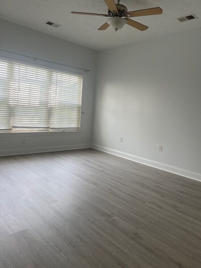 Building Photo - 5090 Windsor Green Way