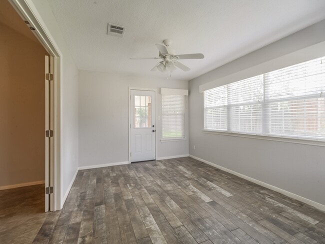 Building Photo - 15310 Cypressedge Ct