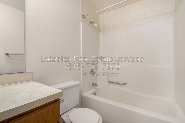Building Photo - 2914 Earle Ave SW