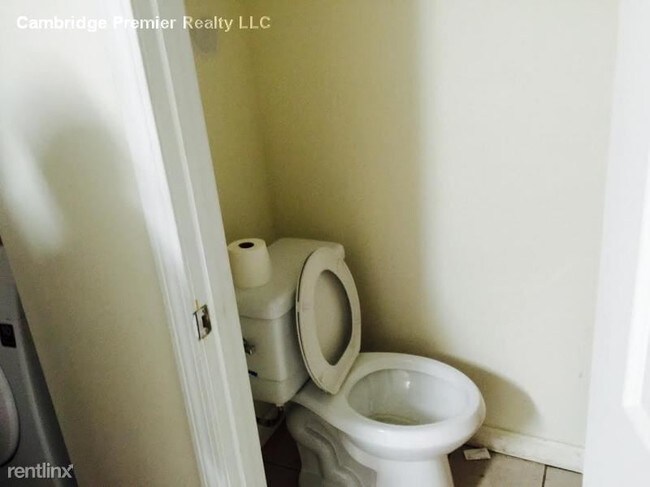 Building Photo - 42 Pearl St