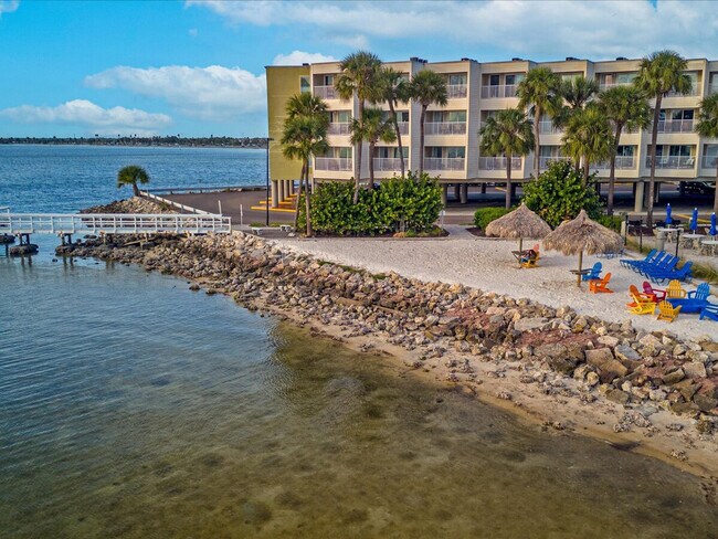 Building Photo - 2506 N Rocky Point Dr