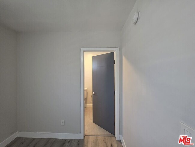 Building Photo - 1505 Cochran Ave