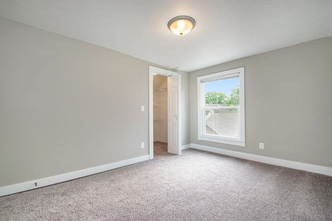 Building Photo - Spacious 4 Bedroom / 2 Bath Single-Family Home – Prime Location Near Downtown GR