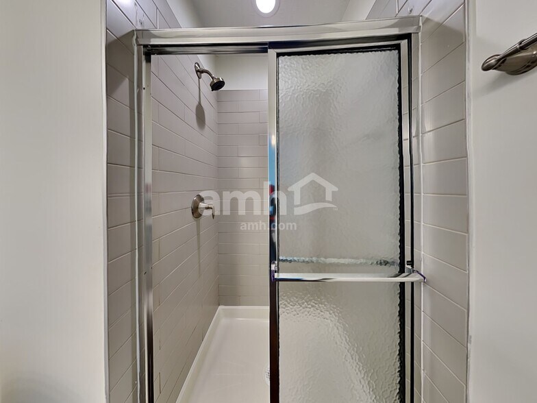 Building Photo - 730 Rothrock Dr