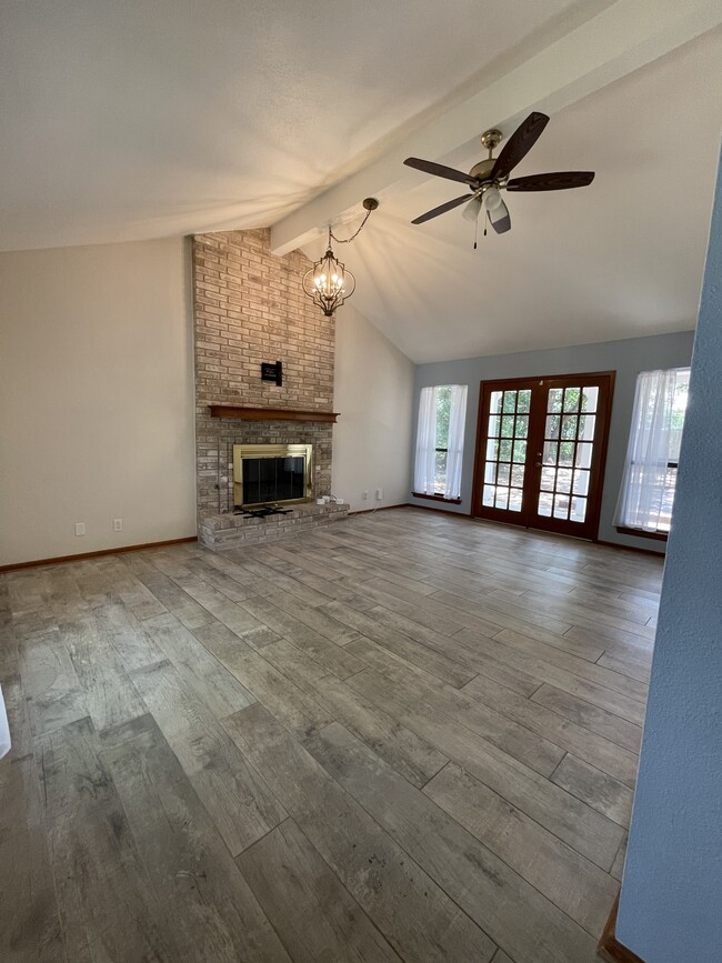 Building Photo - 1214 Timber Bay