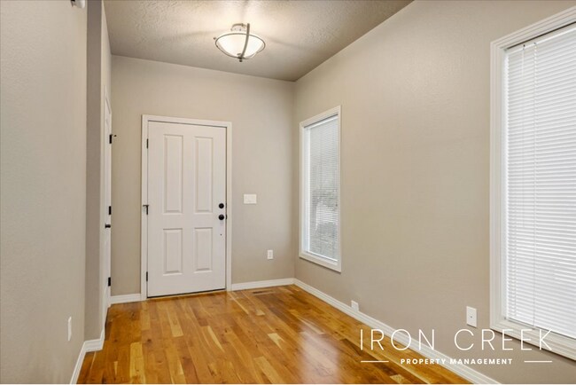 Building Photo - AVAILABLE JUNE 16