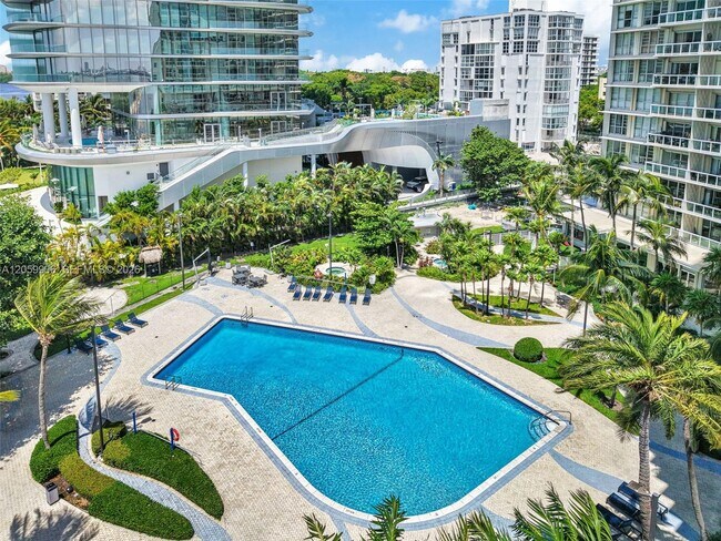 Building Photo - 2451 Brickell Ave