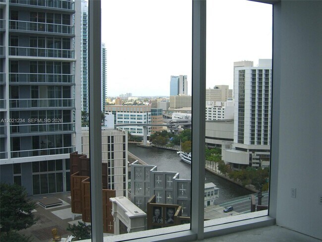 Building Photo - 475 Brickell Ave