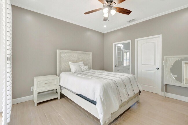 Building Photo - 1050 Delray Lakes Dr