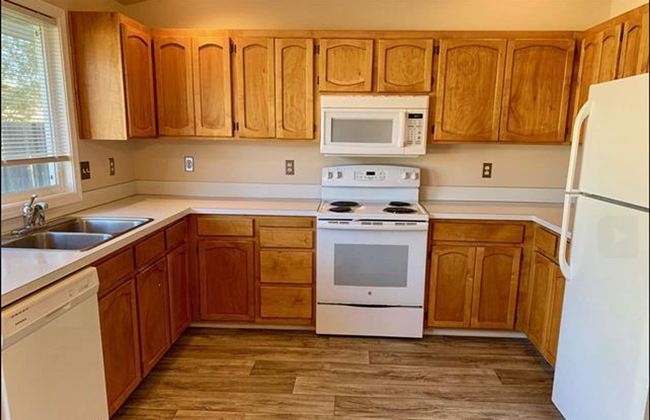 Building Photo - Great Single Family Home In Quiet Neighbor...