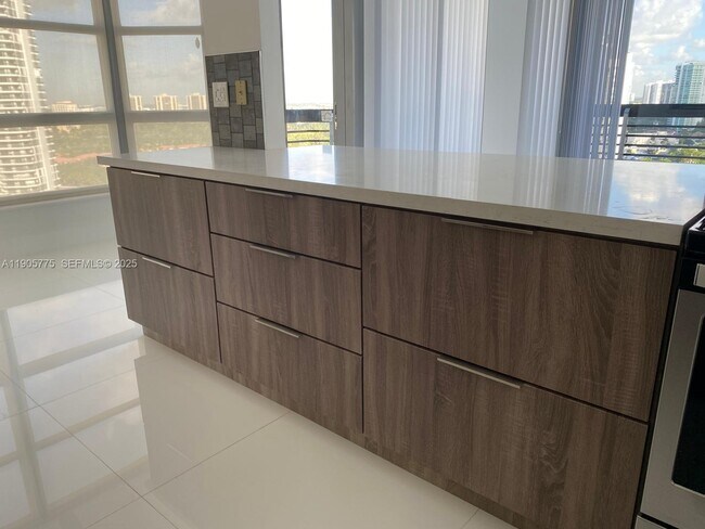 Building Photo - 19101 Mystic Pointe Dr