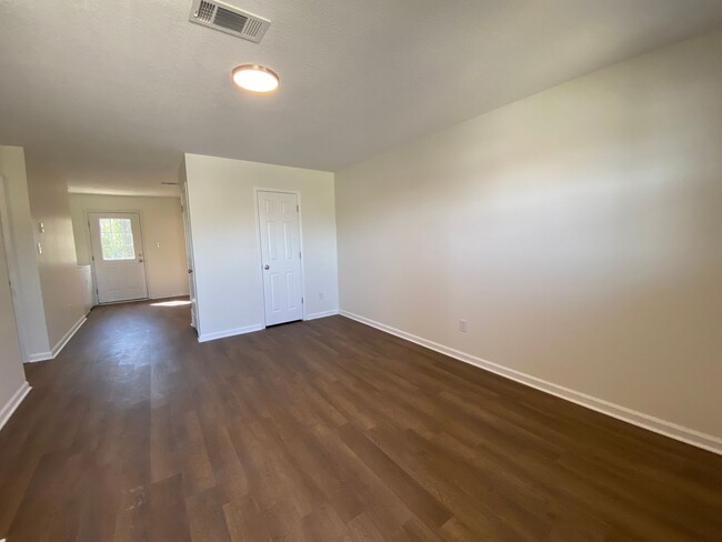 Building Photo - 3901 Lindbergh Dr