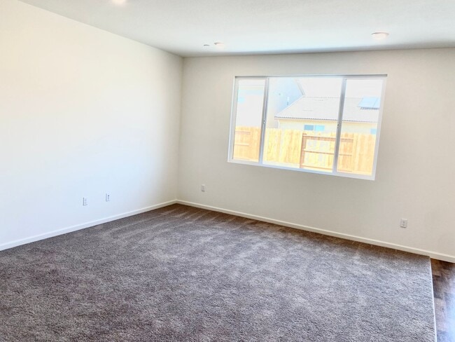 Building Photo - Spacious 4-Bed, 2-Bath Single-Level Home Near Boris Elementary