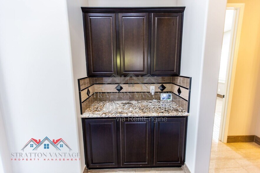 Building Photo - 4721 E Casitas Del Rio Dr