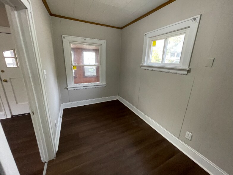 Building Photo - 6553 Newman Ave