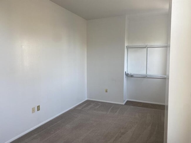 Building Photo - 917 Columbia Ave