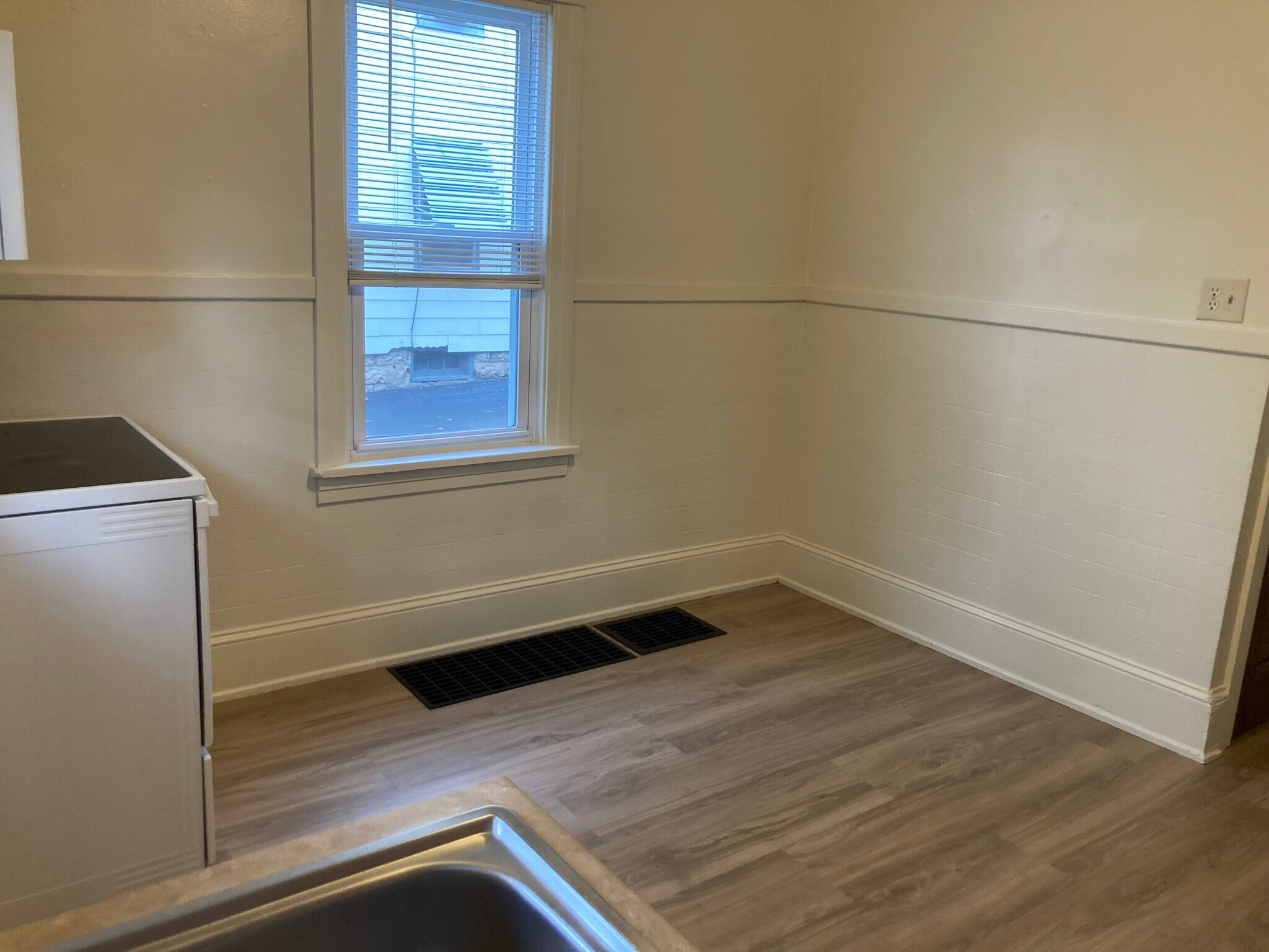 Building Photo - 117 N Montour St