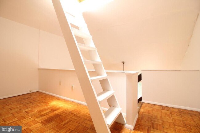 Building Photo - 515 S 12th St