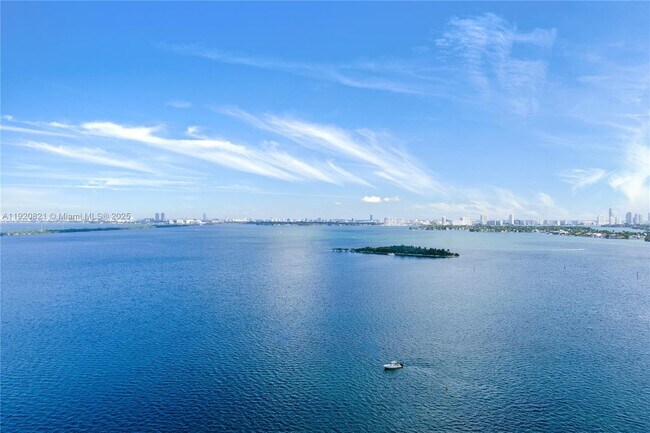 Building Photo - 700 NE 24th St