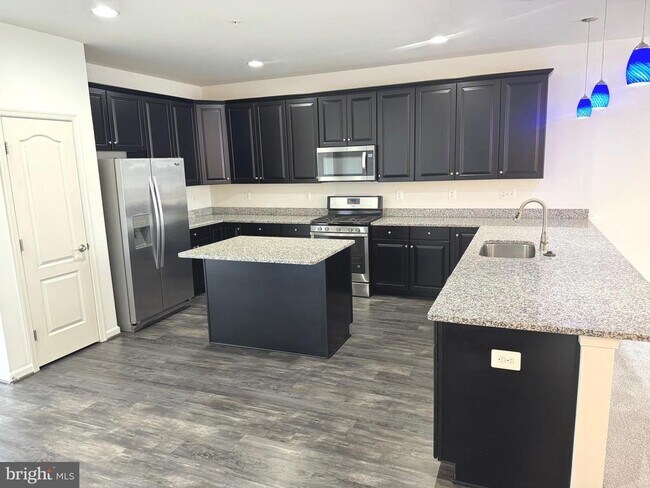 Building Photo - 9610 Eaves Dr