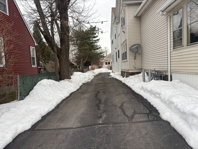 Building Photo - 19 Summerhill Ave