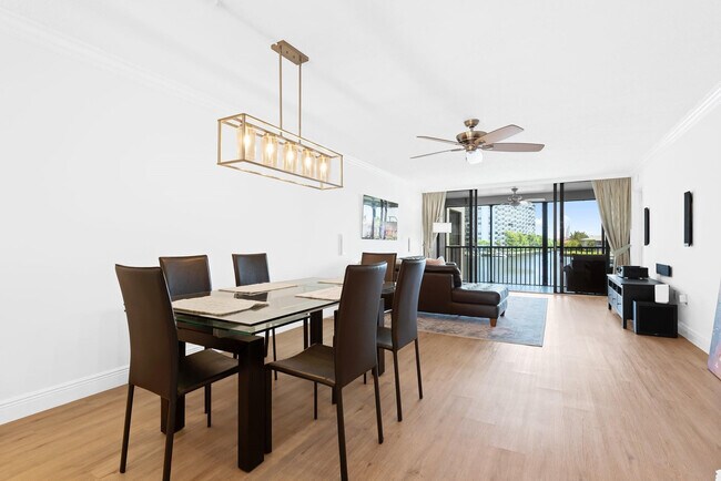 Building Photo - 1100 SE 5th Ct