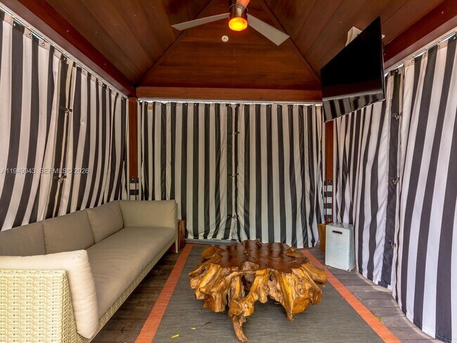 Building Photo - 1300 S Miami Ave