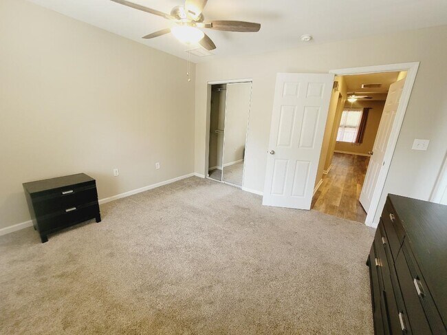 Building Photo - 741 White Dr